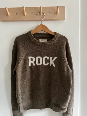 Stickad Zadig Voltaire  - Super fin Zadig Voltaire stickad tröja. knappast andvänd. Populär bland ungdomar.❤️