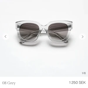 Chimi solglasögon 08 grey  - Chimi solglasögon i 08 grey. Nyskick! Nypris - 1250 kr. Mitt pris 700 kr (köparen står för frakten)💕