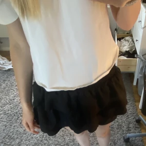 Kjol - Kjol från hm barnavdelning!  Sälja inte längre