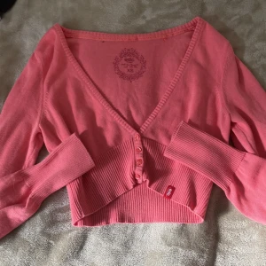 Kofta - Söt, rosa, kort kofta som aldrig är använd (rensar gaderob) frakt tillkommer 💕