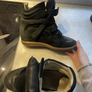 isabel marant skor - svarta isabel marant skor i jättebra skick!! skriv gärna för fler bilder