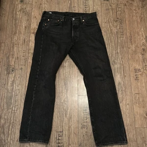 Levis 501 Jeans - Passar inte längre så någon annan får ta och älska dom lika mycket som jag gjorde :( prima skick
