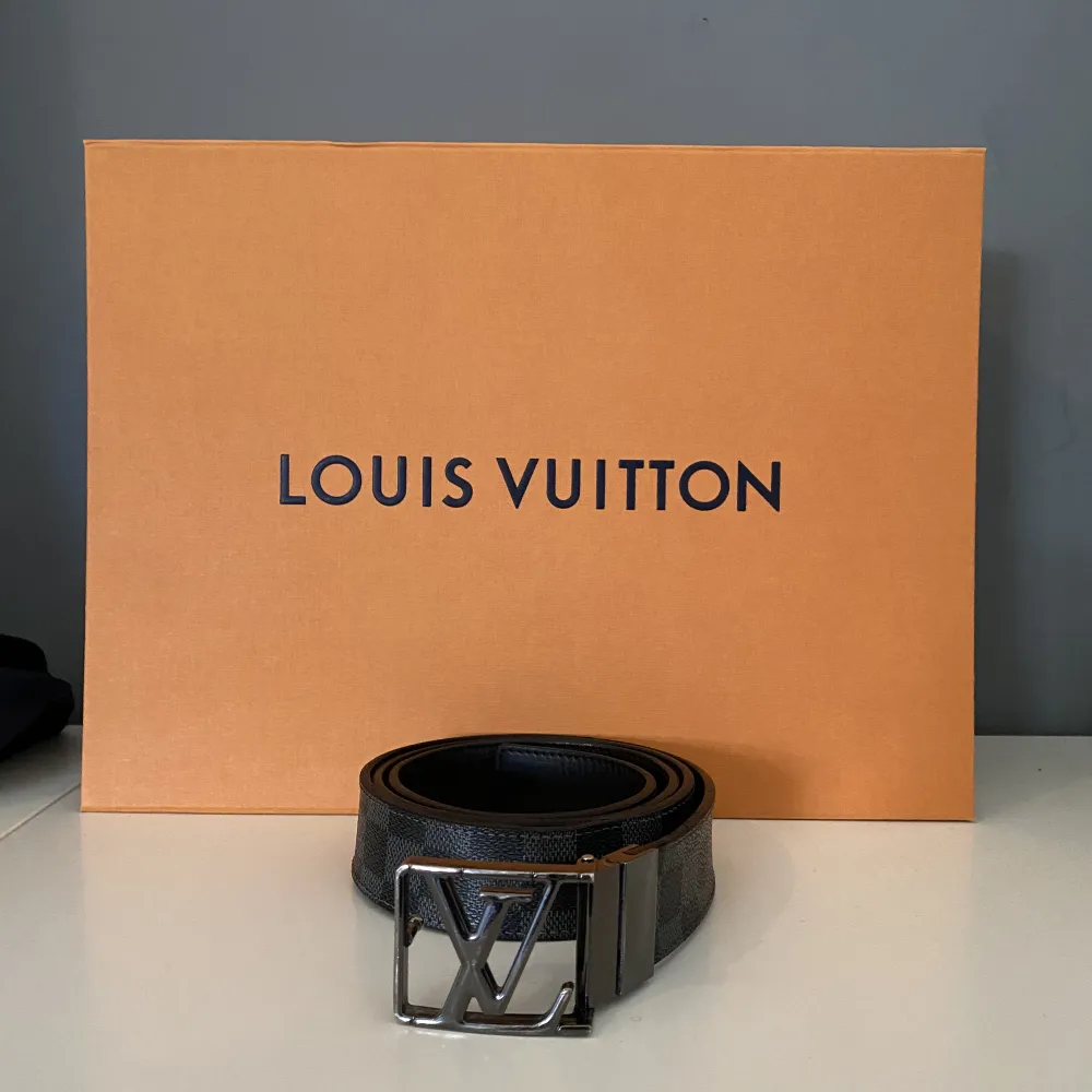 Säljer nu mitt Louis Vuitton bälte som jag haft i snart 1 år, det är 120cm, köpt på Louis Vuitton i Stockholm.  Skriv för fler frågor eller bilder . Accessoarer.