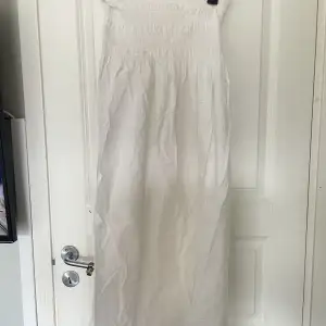 Supersnygg klänning men kan användas som kjol, perfekt till sommaren! 