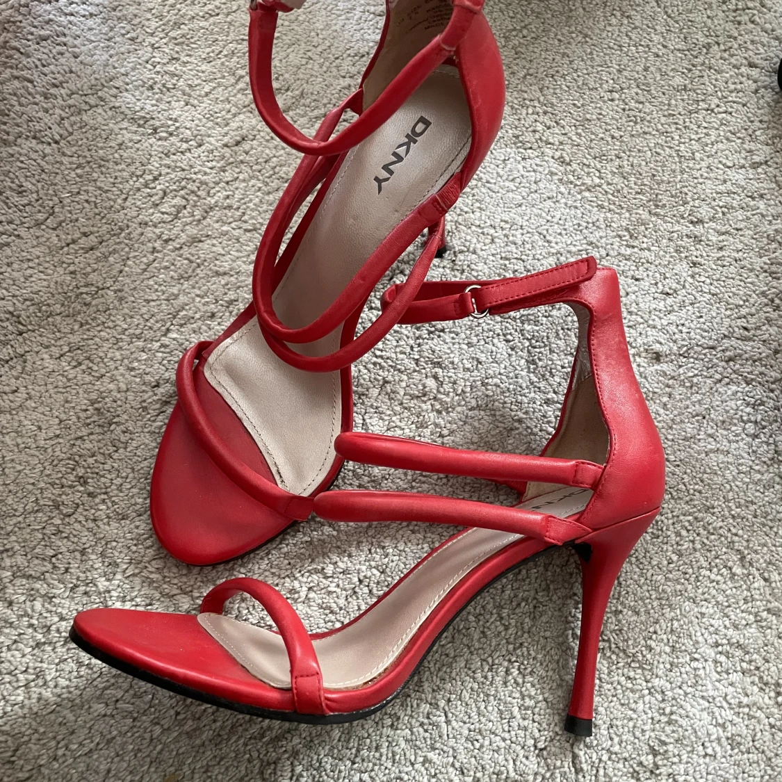 DKNY klackskor helt nya