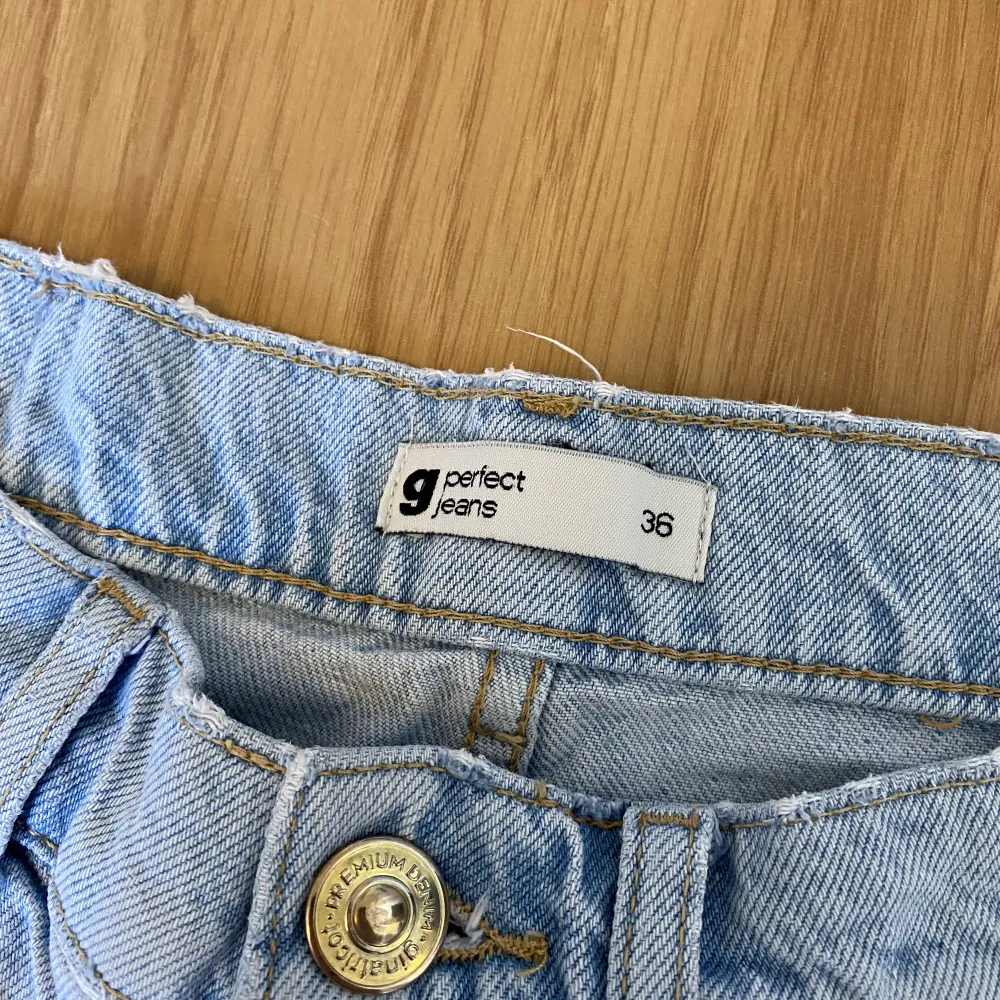 90s high waist straight Jeans från ginatricot storlek 36!. Jeans & Byxor.
