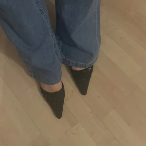 Kitten heels  - Svarta Kitten heels som inte kommer till användning💓