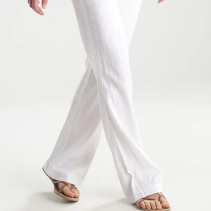 Roxy stl xs - Söker Roxy linnebyxor i ”sea salt” storlek xs. Helst i nyskick men gör inget om de har blivit använda en sommar eller två. Vill ej ha kopior. Hör av er😊