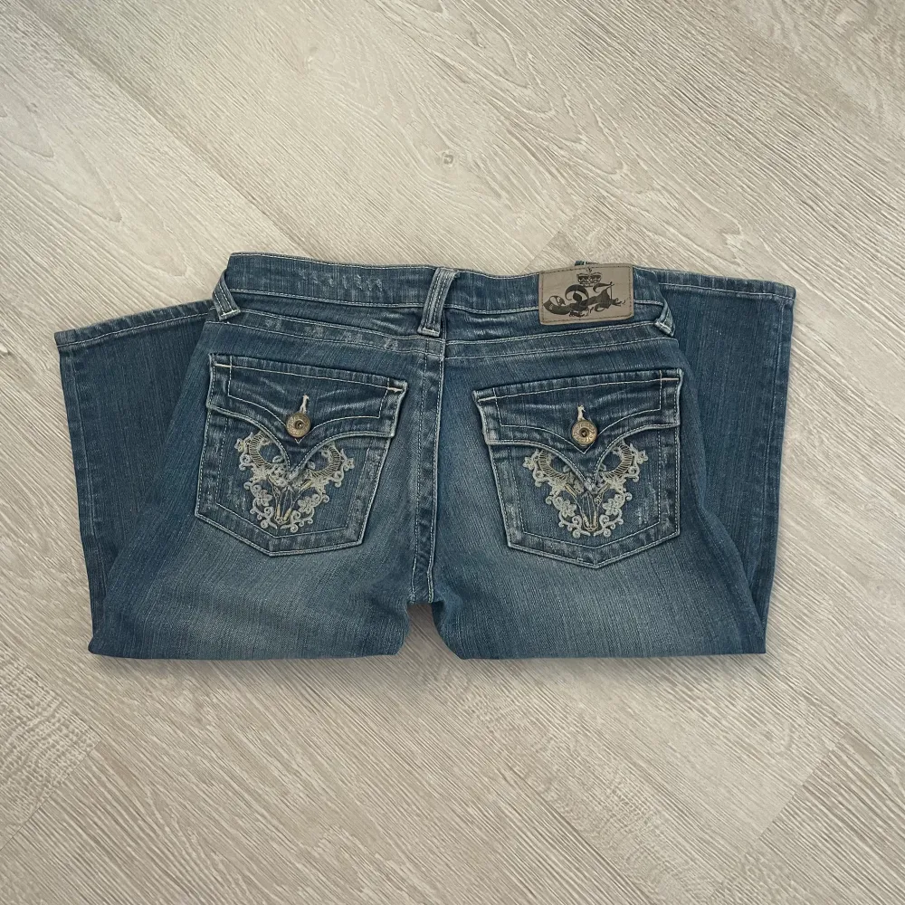 Jeans shorts/capri pants i strl 36 med låg midja :) strl xs för mer loose fit. Shorts.