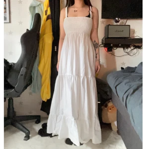 Zara klänning - Säljer denna då jag inte får någon användning för den🤍Helt ny med lappen kvar🤍