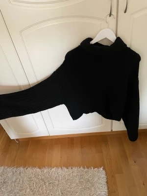 Tjock tröja - Fint sick säljer pga av att den inte kommer till andvändnig. Kom gärna med eget pris förslag