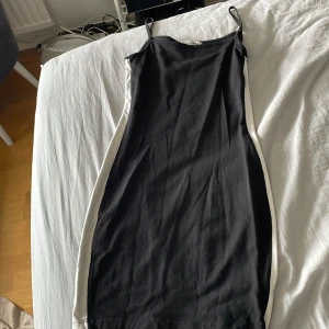 Klänning - Svart klänning, storlek s