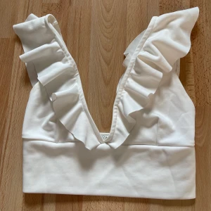 Festtopp - Skriv om du är intresserad så kan vi diskutera pris, frakt och så vidare😊 Bara att skriva om du vill ha fler bilder