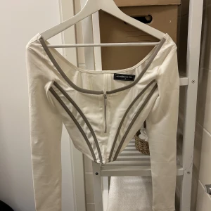Korsett topp - Korsett topp från franska märket Manire De Voir, använd en gång! Som ny, sitter så snyggt.