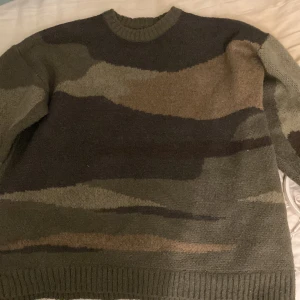 Oversized sweater junkyard - As nice tröja från junkyard, nästan helt ny men säljer då den är lite mer oversized än jag önskat