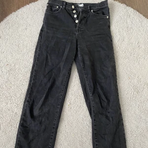 NA-KD jeans - Svarta nakd jeans i storlek 36💞 Hör av er vid intresse 