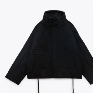 Zara jacka  - Jag säljer den jacka som jag köpte för någon vecka sen men inte fått så stor använding av den. Köpt dpå Arkaden inne i Göteborg