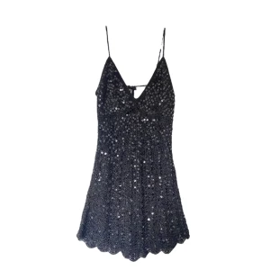 Svart klänning med paljetter  - Kortklänning. Kontakta vid intresse <3