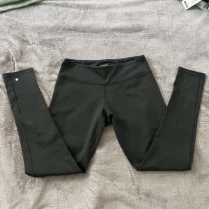 Tränings tights  - Träningstights från SOC, storlek 38🤍 Köparen står för fraktkostnad!