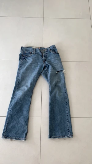 Levis 527  - Hej! Säljer dessa Levis 527 med en fet wash.  W30 L30 