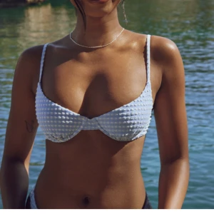 bikini - rutig jättefin bikiniöverdel från nelly! säljer då jag köpte fel storlek. aldrig använd, endast testad! 💌