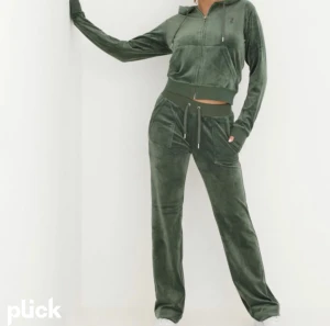 Juicy Couture set, grönt  - Oanvänt och enbart tvättat JC set i strl M!  Säljes då jag inte har någon användning för det alls, jättefint det dock! 