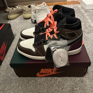 Jordan 1 High OG Craft  - Jordan 1 High OG Craft  Storlek 42 Skick:Nya Finns: Kvitto 