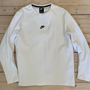 Nike tröja - Vit Nike tröja. Storlek L. Mycket bra skick.