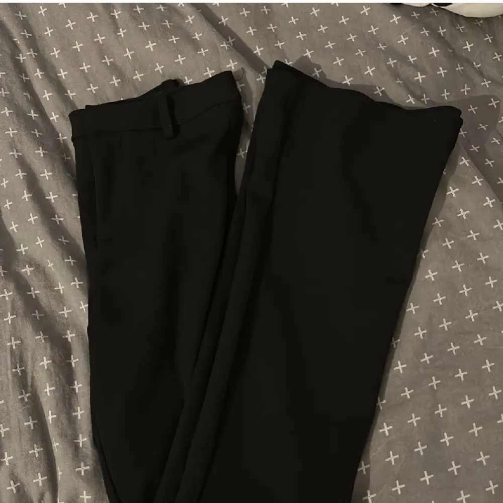 Nya Kostymbyxor från vero Moda som jag använt enstaka gånger, dom är i helt nytt skick 😇. Farkut & Housut.