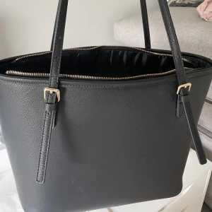 Väska  - Använd en gång väska från HM