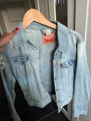 Jeans jacka  - Jeans jacka ifrån Levis i storlek XS