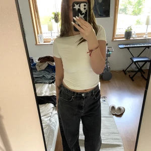 Svarta jeans  - Supersnygga svarta ”perfect jeans” från Gina tricot! 