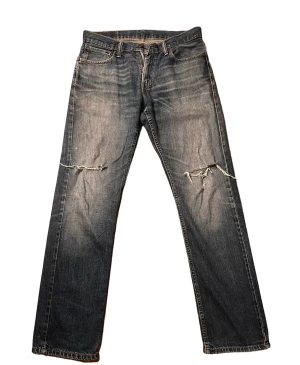 Vintage levis jeans - Vintage Levis JEANS Size 32  Waist across 42cm Rise 25cm Lenght 110cm Inseam 80cm