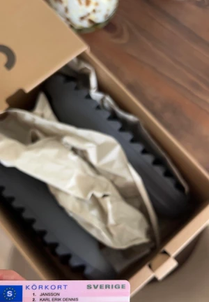 Yeezy SLIDE slate grey - EU 46 DSWT/ Helt nya med tags från CONFIRMED.
