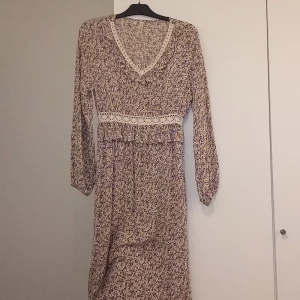 Klänning st 36 - Sparsamt använd klänning