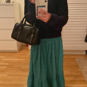 Zadig voltarie likn!!💐💗 - Nu säljar jag min jätte fina zadig voltarie likn väska! Jättefin och man får plats med mycket i! Säljer för bra bud!! Pris kan diskuteras. Börja buda vid 400kr!!💗💗