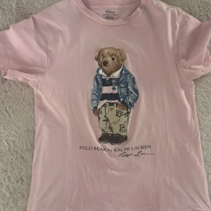 Polo Ralph Laurent t-shirt  - Perfekt skick, varsamt tvättad. Storlek 150=xs 