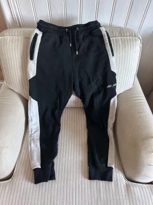 Mjukisbyxa - Finare mjukisbyxor från Elly Pistol Använt men fick skick 