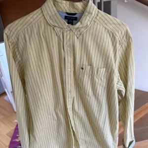 Hilfiger skjorta - Skick: 9/10