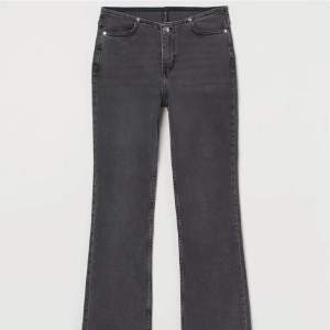 H&ms trendiga ”no waist” lågmidjade jeans i grå, aldrig använda 