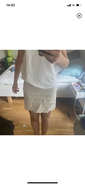 Kjol - Jättefin kjol, kommer dock inte till användning. Jättebra skick