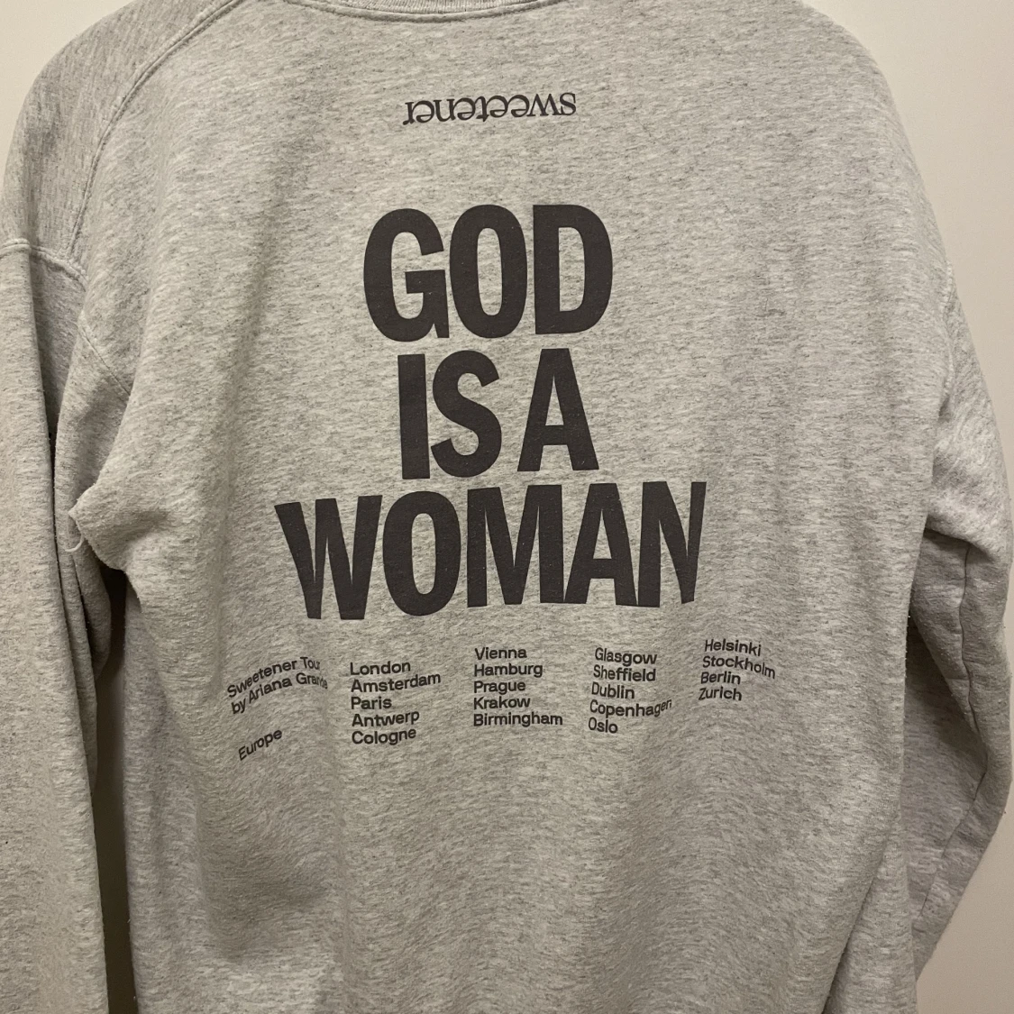 Ariana Grande crewneck  - 90