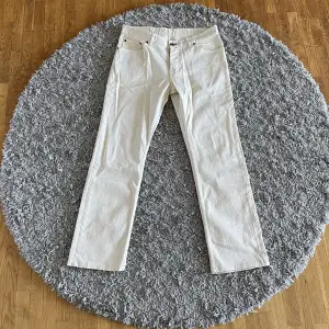 Tommy vita jeans från 2000-2002 Condition: 9/10 knappt använda mest suttit i låda
