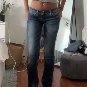 Lågmidjade jeans - Skit snygga jeans som länge varit mina favoriter🫶kommer tyvär inte lika mycket till användning längre💓