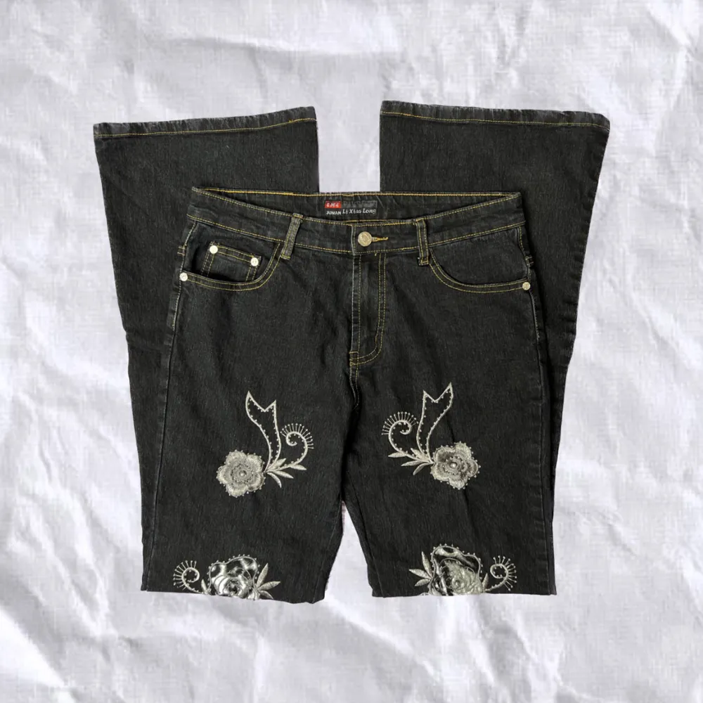 lågmidjade jeans; midjemått 76, innerbenslängd 78 💕. Jeans & Byxor.