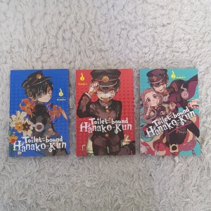 Toilet bound Hanako-kun - Jag säljer dessa i volym 1,2&3. Ettan är pyttelite kantstött men annars är alla i bra skick. De såldes i orginal pris för ungefär 550kr.