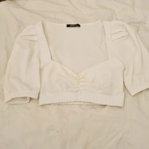 Croptop  - Croptop från gina tricot 