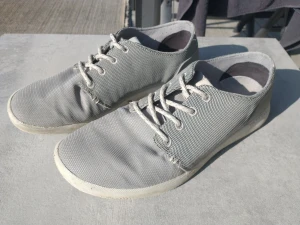 Merrell skor - storlek 44 - Sneakes säljes i fint skick. Storlek 44 Kan hämtas i Västra Frölunda eller skickas med Schenker.