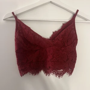 Topp  - Aldrig använt. Har samma i vit och svart (skriv privat om du är intresserad)