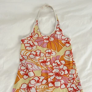 Halterneckklänning - Jättefin klänning i fint skick!🩷